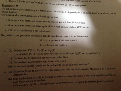 C'est le sujet, j'ai répondu aux questions 1) a et b, mais je suis bloquée pour répondre a la c) car je n'arrive pas à compléter le deuxième arbre, pouvez vous m'aider ou me dire où je me suis trompée ? Je sais que je dois trouver P(T).