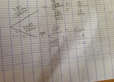 Voilà donc mon deuxième arbre complet ! Je trouve donc P(T) = 589/5000. <br /><br />Cependant, dans la question 1) d, le test est positif et il nous demande la probabilite que le sujet soit intoxiqué: je ne sais pas si je dois choisir Pt(M) ou P(T-inter-M) ? Je penche plus pour le premier...